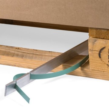 Mit der Palettiernadel führen Sie Ihr Umreifungsband schnell und bequem unter der Palette hindurch