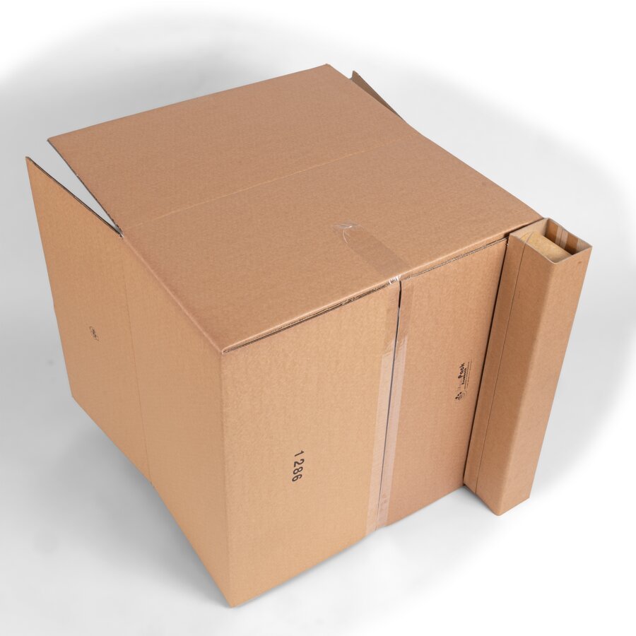 Mit großem Hauptfach und flacher Vordertasche Mit großem Hauptfach und flacher Vordertasche