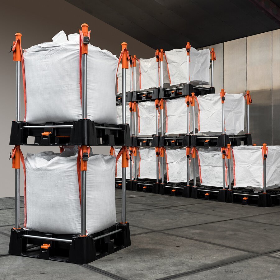 Rastkopfständer ermöglichen die Stapelung von Big-Bags Rastkopfständer ermöglichen die Stapelung von Big-Bags