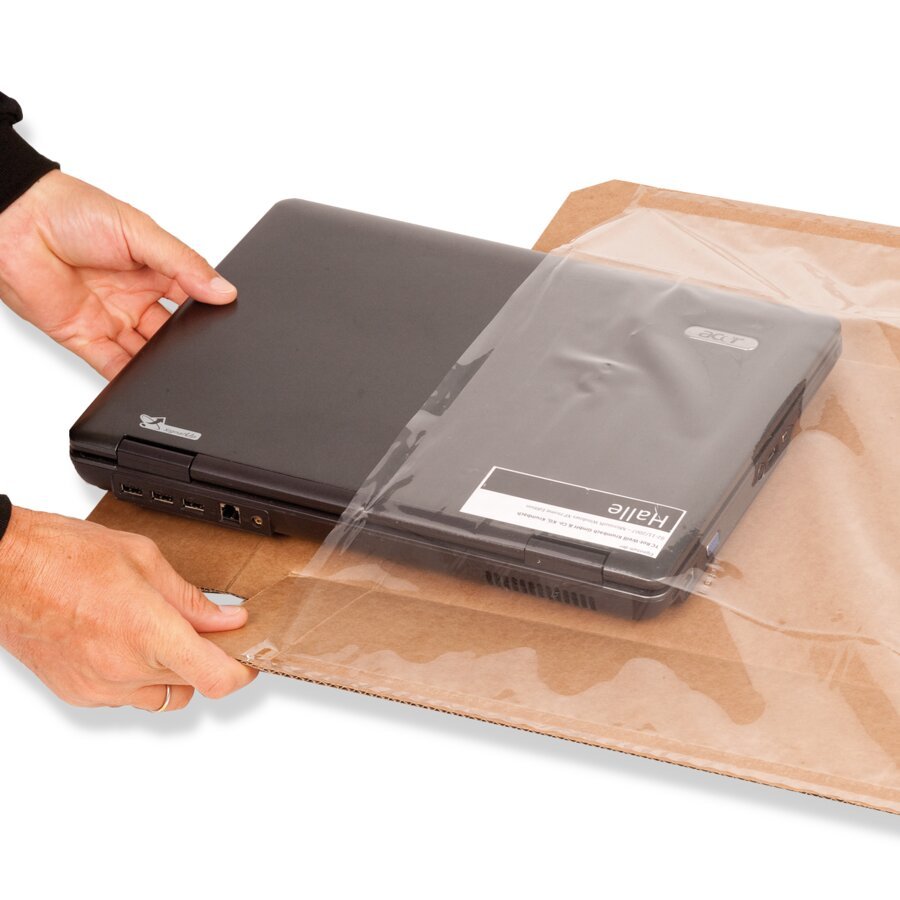 Packgut in die Folie einlegen... Packgut in die Folie einlegen...