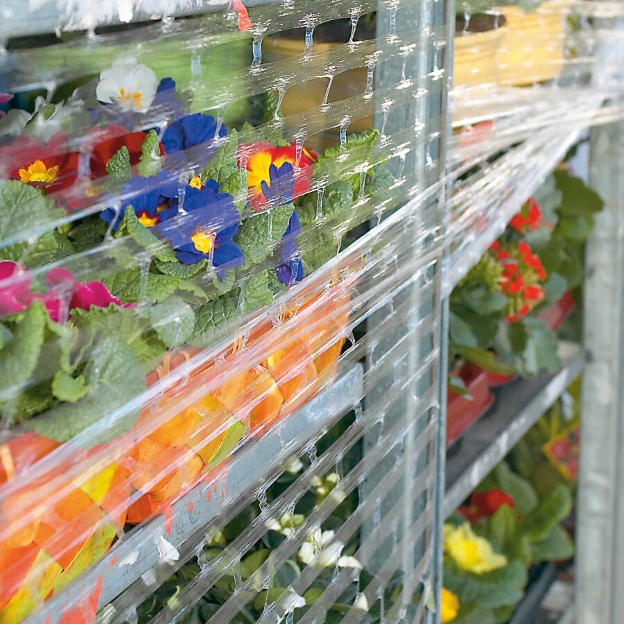 Gelochte Handstretchfolie luftdurchlässig, sehr reißfest und sicher Gelochte Handstretchfolie luftdurchlässig, sehr reißfest und sicher