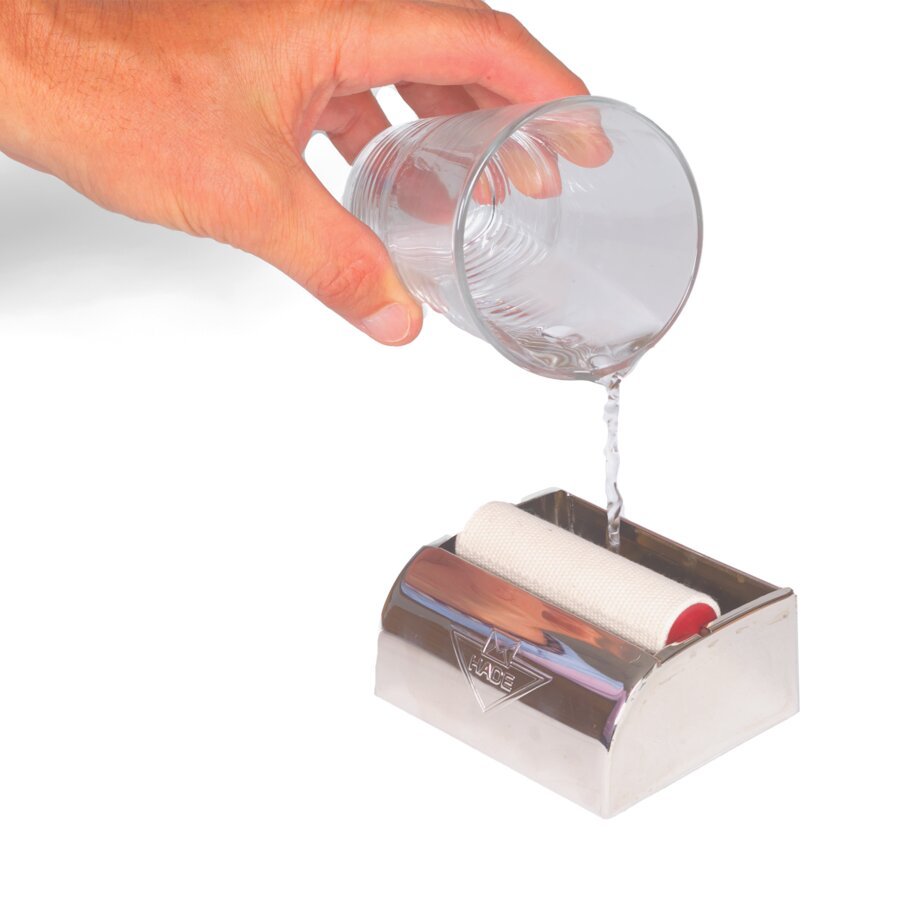 Mit warmem Wasser im Vorratsbehälter erzielen Sie eine optimale Verklebung Mit warmem Wasser im Vorratsbehälter erzielen Sie eine optimale Verklebung