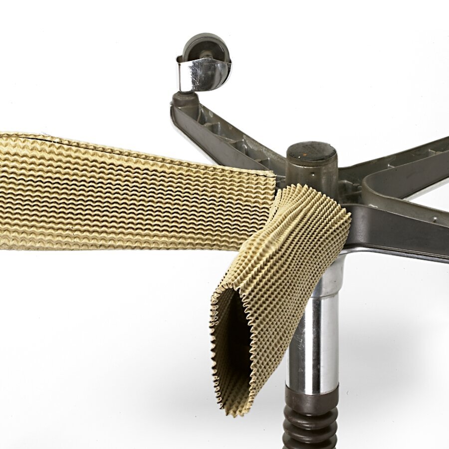 Anpassungsfähige Stretchwellpappe zum Schutz auch von Möbel- und Metallteilen Stretchwellpappe zum Schutz eines Stuhlgestells