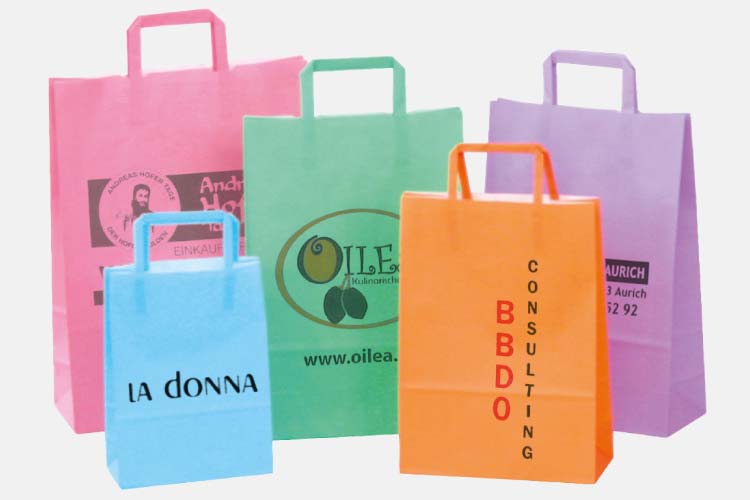 Bunt bedruckte Tragetaschen